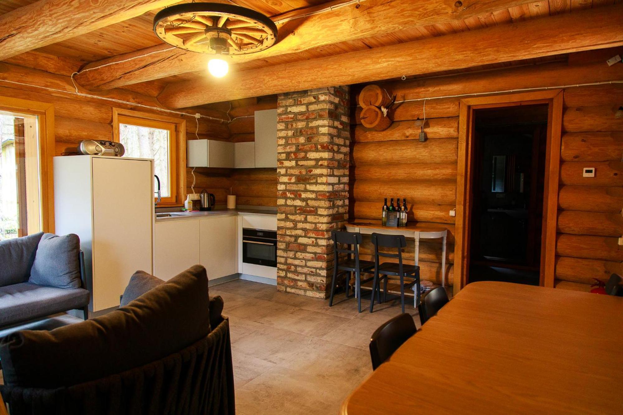 Roze Guest Houses Sklandas แบร์นาติ ภายนอก รูปภาพ
