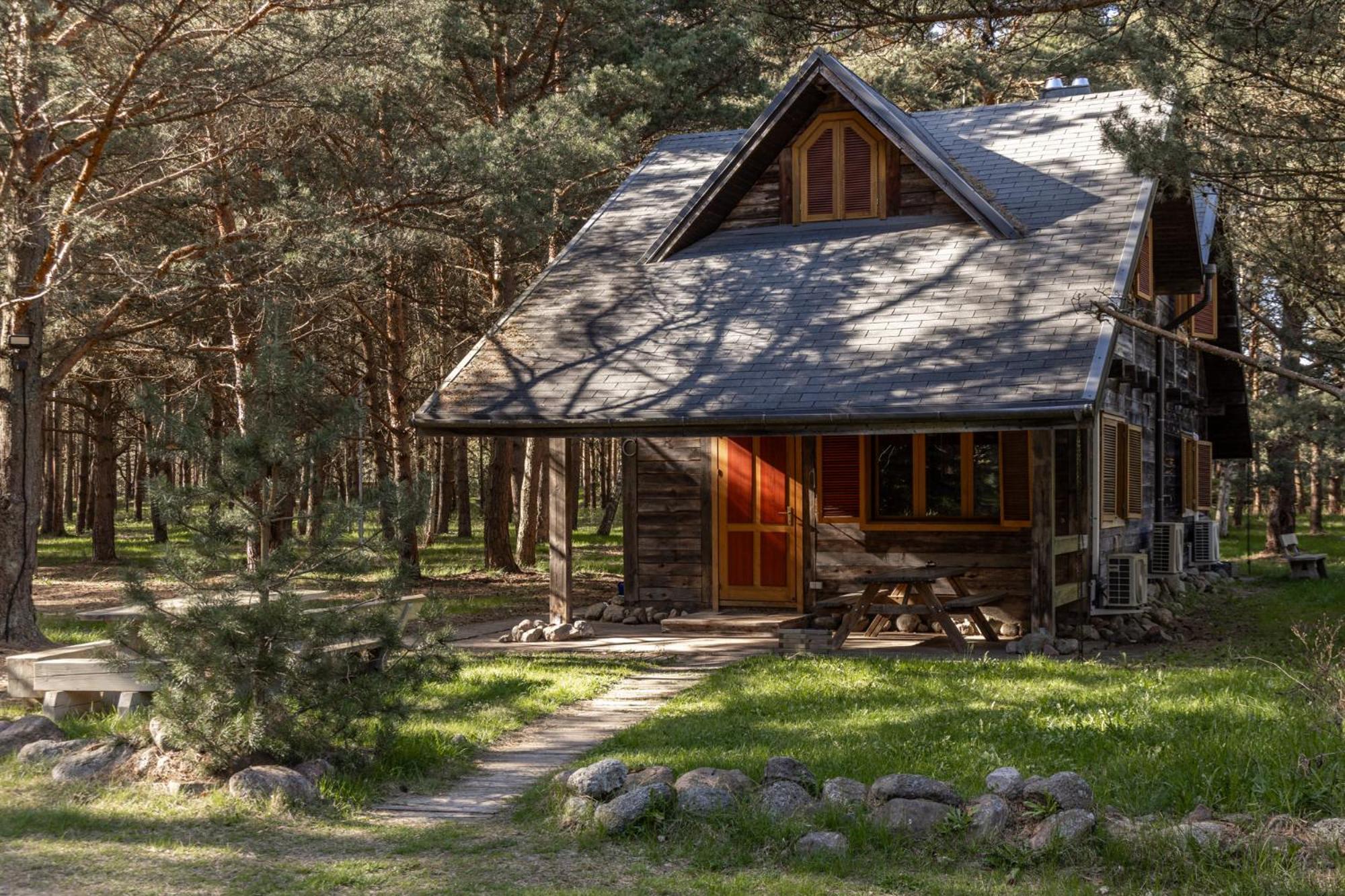 Roze Guest Houses Sklandas แบร์นาติ ภายนอก รูปภาพ