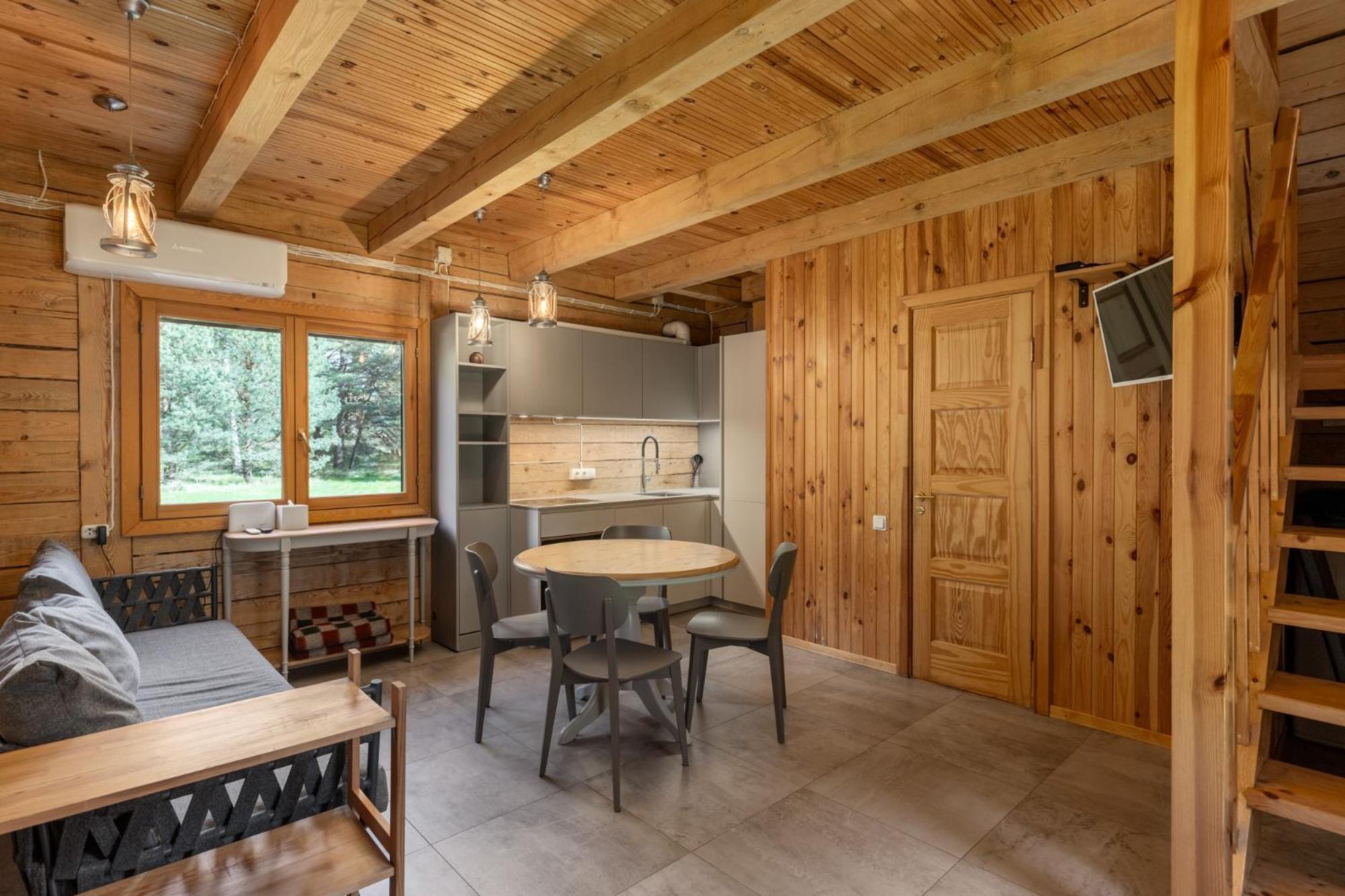 Roze Guest Houses Sklandas แบร์นาติ ภายนอก รูปภาพ
