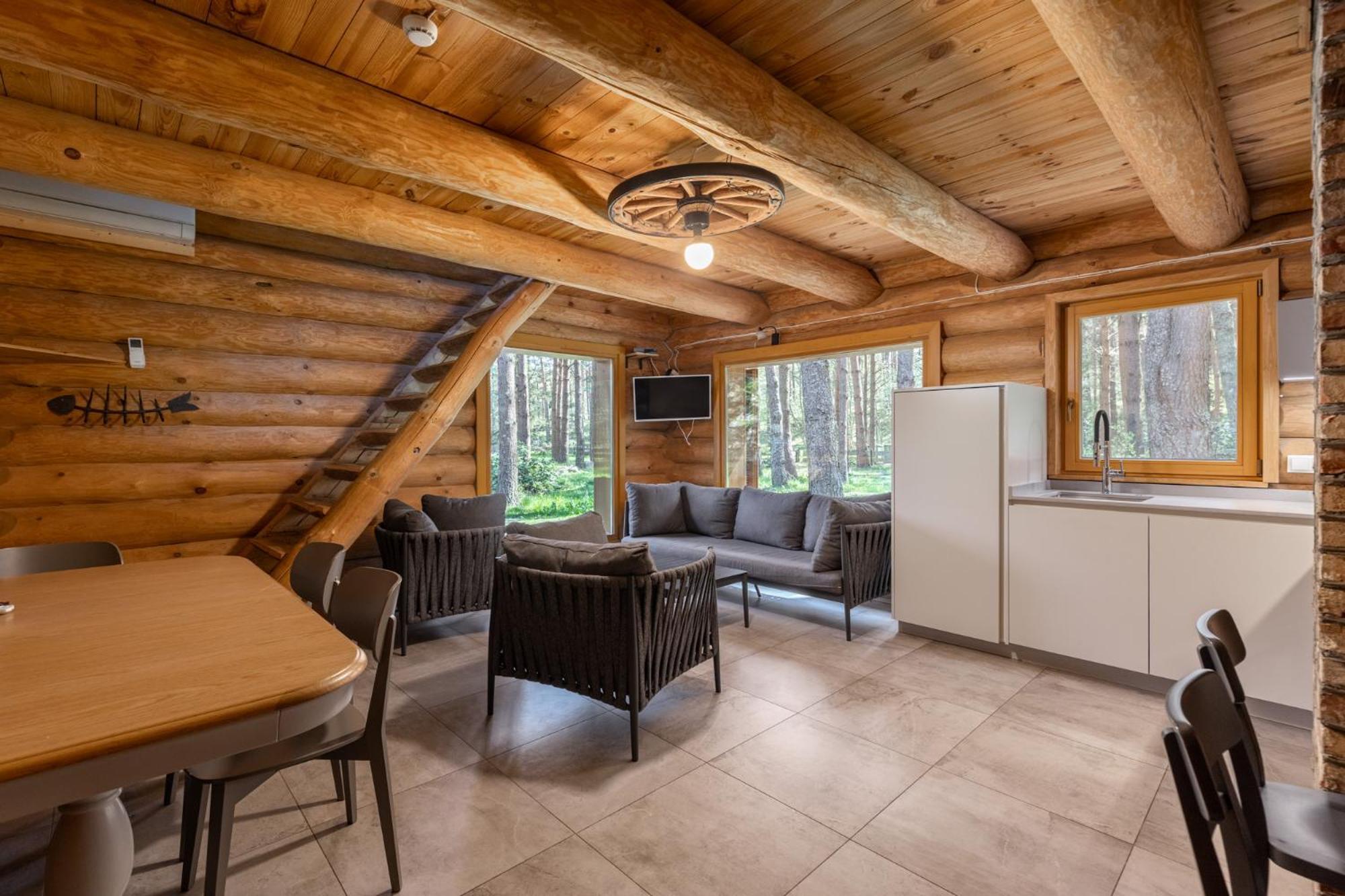 Roze Guest Houses Sklandas แบร์นาติ ภายนอก รูปภาพ